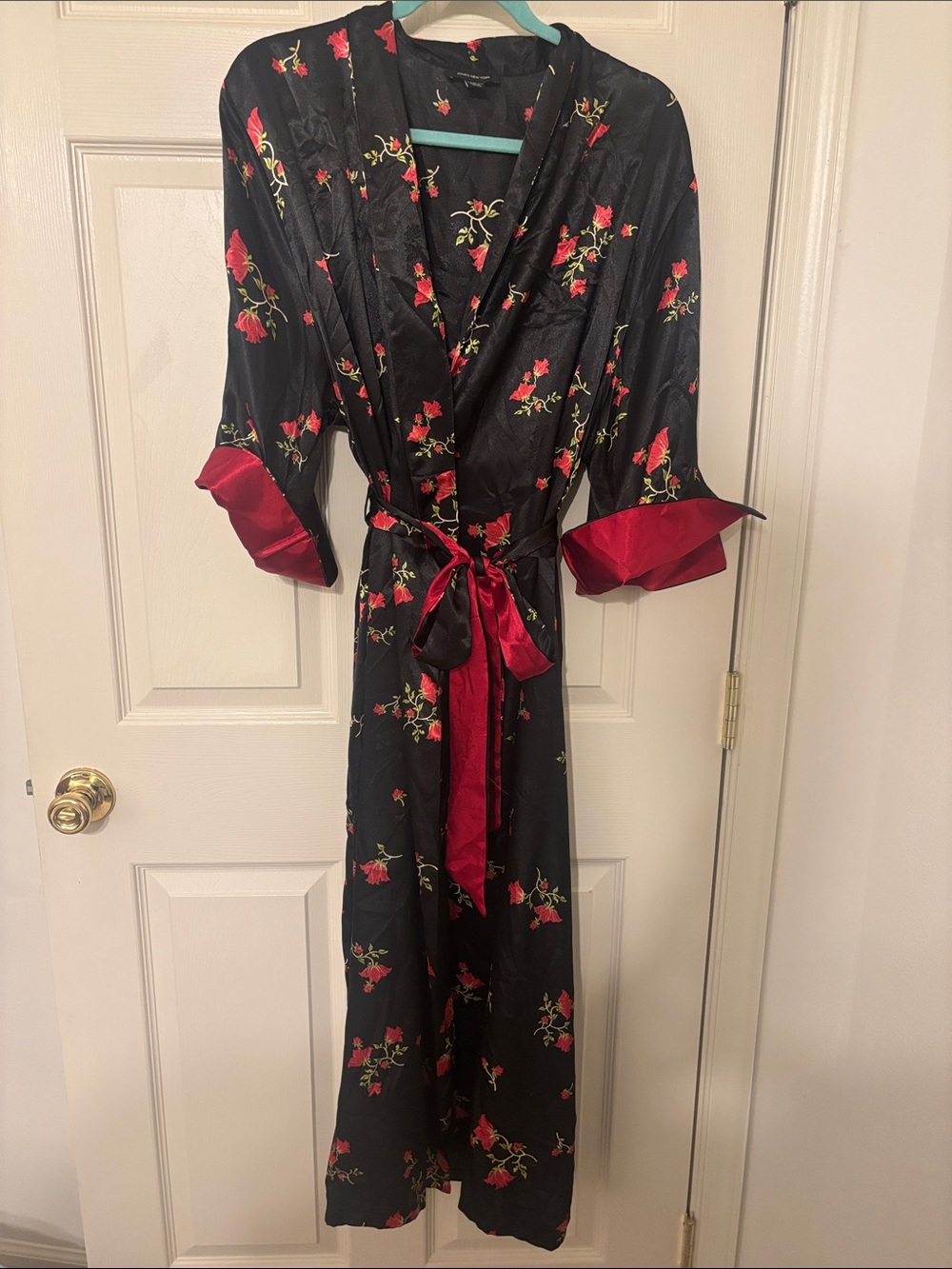 Jones New York Black Floral Satin Robe with Red Accents